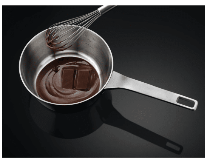 Funkce EasyMelt pro rozpuštění čokolády nebo rozmrazení potravin.