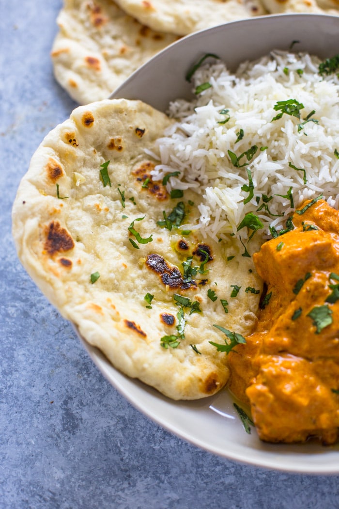 Snadná tikka masala s domácími plackami