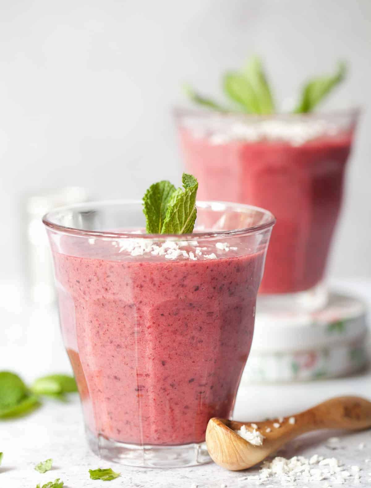 Ovocné smoothie s mátou