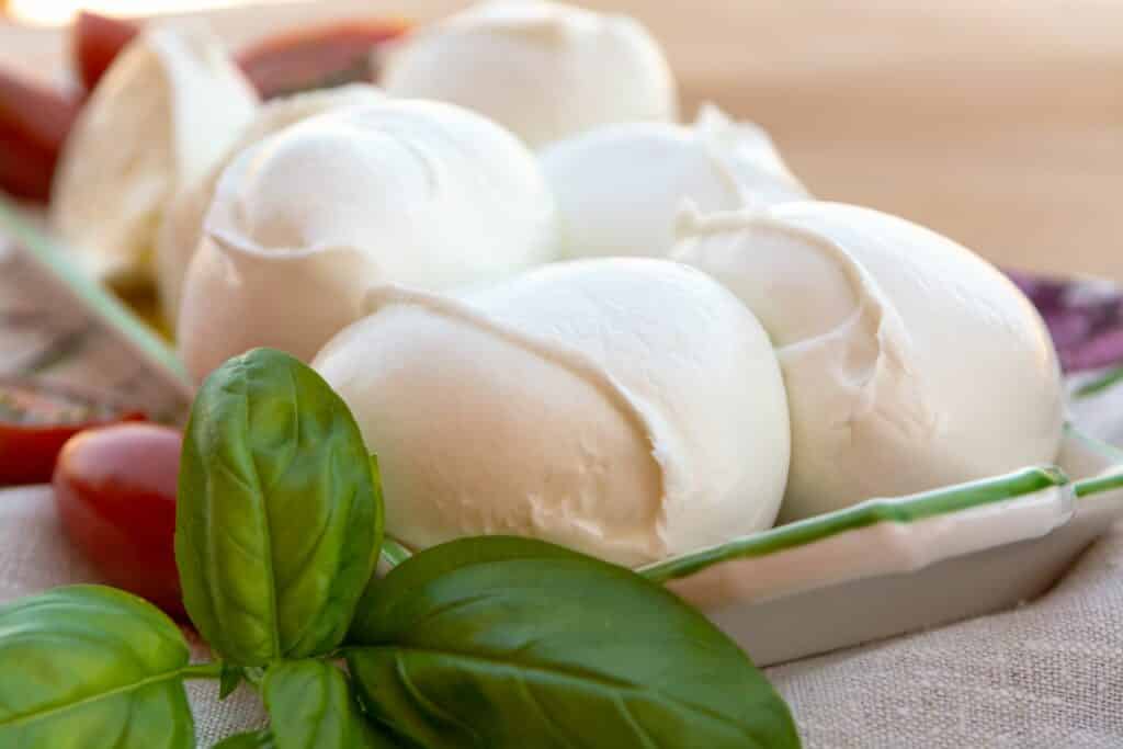 Italský sýr mozzarella.