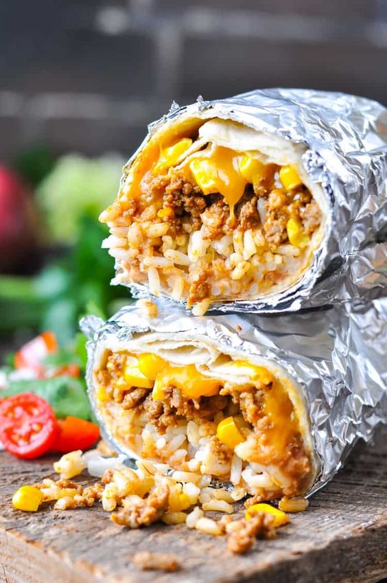 Plněná tortilla jako burrito.